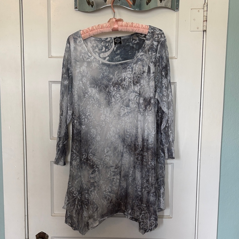 Calstyle Lightweight Gray Floral Lace-Effect Tunic Top - Women Size L